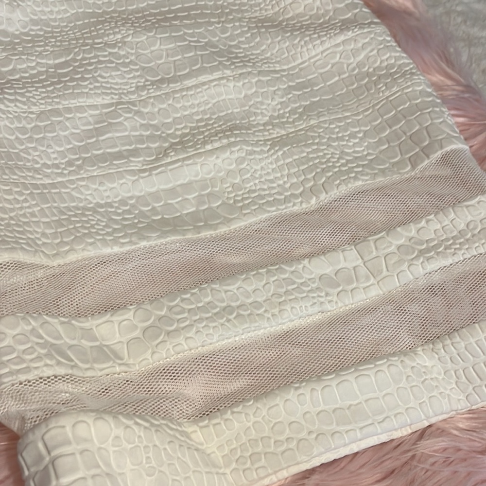 NWOT ALBERTO MAKALI WHITE PEBBLED SKIRT SIZE SMALL - Picture 3 of 4